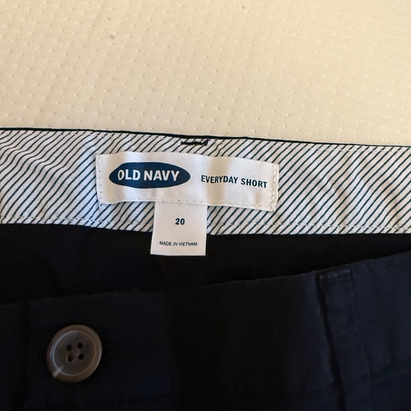 Old Navy Everyday Shorts - Picture 2 of 2